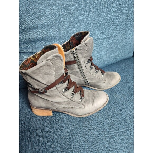 Kork-Ease Reese Gray Vegan Leather Modern Short Riding Ankle Boot 9.5 Strappy - Picture 3 of 5